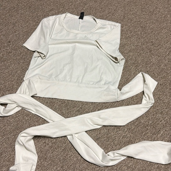 Crop Top with bow - Picture 1 of 1